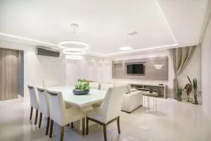 Apartamento na Praia Brava 3 suítes Quadra MAR - Cabeçudas