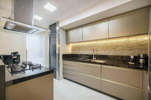 Apartamento na Praia Brava 3 suítes Quadra MAR