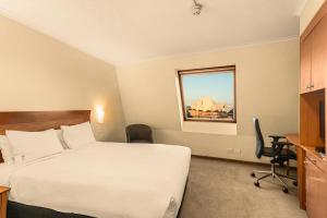 Queen Room Harbour View room in Rydges Sydney Harbour (Formerly Holiday Inn Old Sydney)