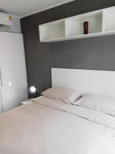 Large Corner Apartment 1BR - NV-207