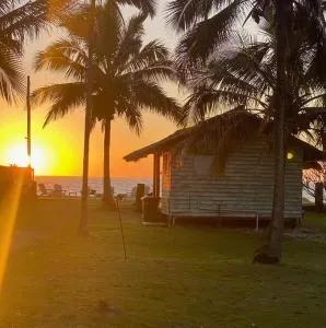 Belle's on Ballow - Kookaburra Lodge - Absolute Waterfront - Amity Point