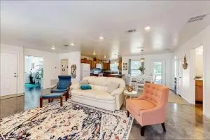 Pensacola Coastal Retreat Near UWF Family-friendly - Whitfield