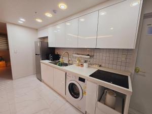 Seoul Hwaogok large three bedroom - 10mins to Gimpo Airport