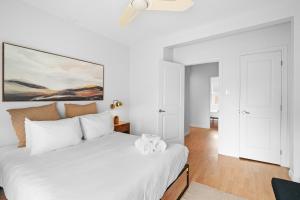 Trendy 2-Bedroom Haven by Jean Talon Market
