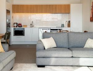 Central city sunsets - Warm! Modern! Quiet!