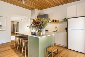 Ivy Tyrone -Gas heated Pool Stunning renovation