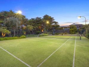 Ohana Luxury Retreat-beach access heated pool