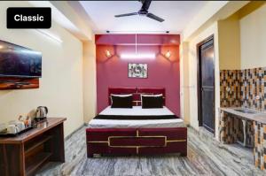 PLAY GLORY SEC-18 couple friendly