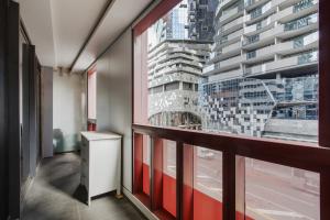 Modern Nomads CBD 2BR Retreat steps from Southern Cross Station