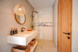 Maison Coucou - Modern Minimalist 3BR Villa near Tanah Lot