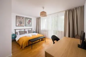 Metro Stokłosy 2-Bedroom Apartment - Służew