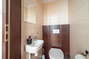 Metro Stokłosy 2-Bedroom Apartment