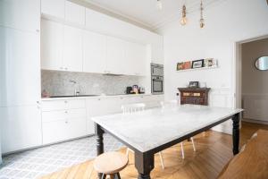 GuestReady - A classic touch of Parisian glamour