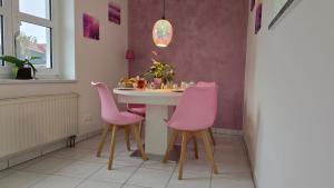 HAPPY HOMES PINK - Up to 5 - Küche - W-LAN - Netflix - Honig - Badewanne