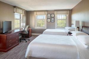 Sheraton Commander Hotel