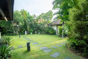 Spacious 4BR Private Estate w-Big Garden and Pool Central Seminyak