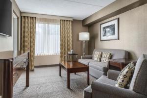 Junior Suite with 1 King bed and Sofa bed room in Sheraton Great Valley Hotel