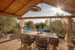 House with pool, 50 meters from sea, privacy - by TRAVELER tourist agency Krk - ID 2137