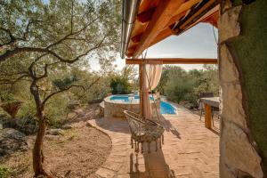 House with pool, 50 meters from sea, privacy - by TRAVELER tourist agency Krk - ID 2137