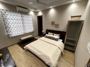 Entire House on Golf Course Road