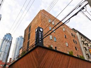 Comma Hotel