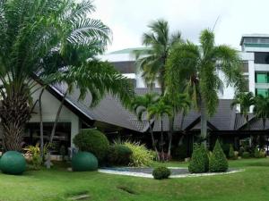 The Ritz Hotel at Garden Oases