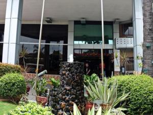 The Ritz Hotel at Garden Oases