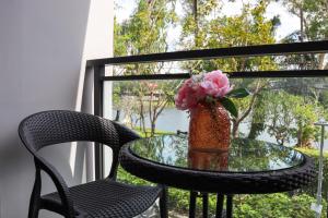 Cassia 1BR City View apt by NLA