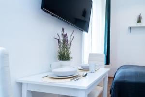 Modern Intimate Studio in the center