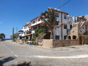 Pensão Alcinda Bettencourt 100 meters to the Beachfront - Cabeçadas