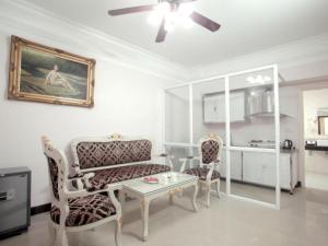 Classic Hoang Long Hotel