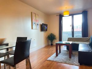 Pride Weekend City Apartment with Balcony and Parking