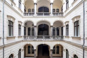 Central - NEW - Comfy AC Studio