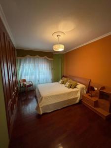 Piso de tres habitaciones frente al Puerto Deportivo