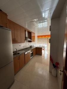 Piso de tres habitaciones frente al Puerto Deportivo