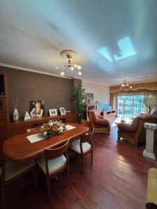 Piso de tres habitaciones frente al Puerto Deportivo