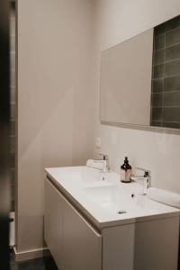 Modern home near Ghent - Easy Access, Ideal Living