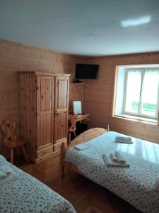 Single Room with Shared Bathroom