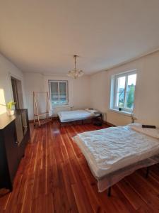 Schöne Wohnung mit 6 Einzelbetten, geeignet für Monteure