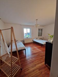 Schöne Wohnung mit 6 Einzelbetten, geeignet für Monteure