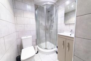 Contemporary 1 Bed Apartment in Blackburn Centre