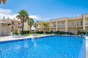 Albufeira Palm Tree With Pool by Homing
