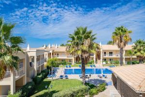 Albufeira Palm Tree With Pool by Homing