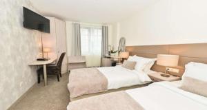 Double Room with Two Single Beds - Non-Smoking room in Best Western Art Plaza Hotel