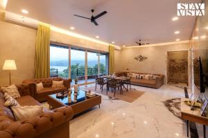 StayVista at La Sierra with Pawna Lake View, WiFi