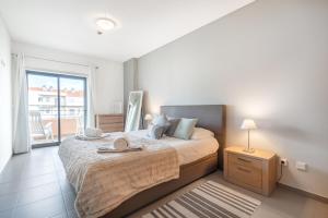 Praia Da Rocha Ocean View With Pool by Homing