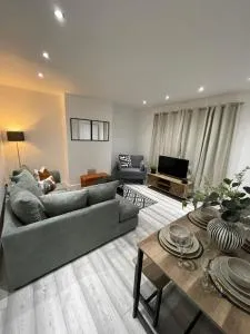 Luxury 3 Bed House - 10 min walk from Dartford Town Centre - Fully Refurbished - Dartford