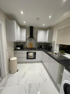 Luxury 3 Bed House - 10 min walk from Dartford Town Centre - Fully Refurbished