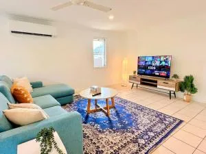 Simple & Peaceful Holiday Escape! Entire 4 Bedroom House 10min to Theme Parks - Ormeau