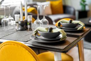 Spacious Stylish Apartment near City Centre - Secure Parking - 1SH